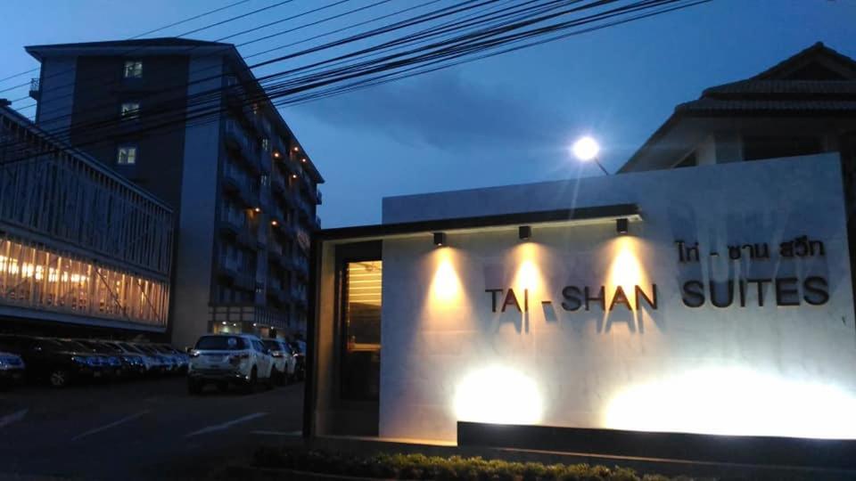 Tai-Shan Suites Ratchaburi Buitenkant foto
