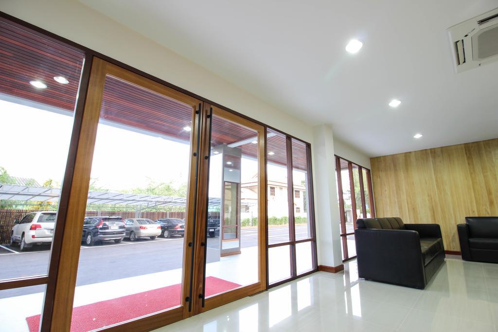 Tai-Shan Suites Ratchaburi Buitenkant foto