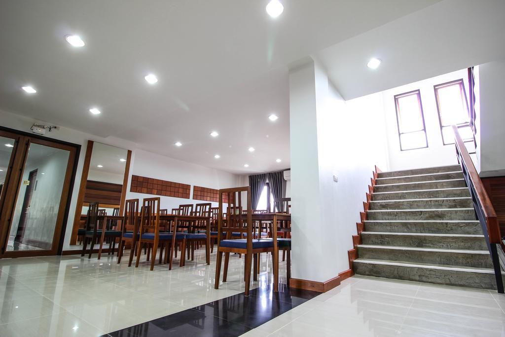 Tai-Shan Suites Ratchaburi Buitenkant foto