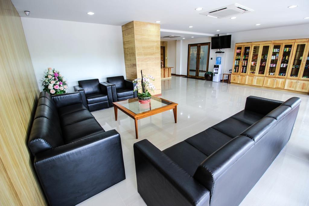 Tai-Shan Suites Ratchaburi Buitenkant foto